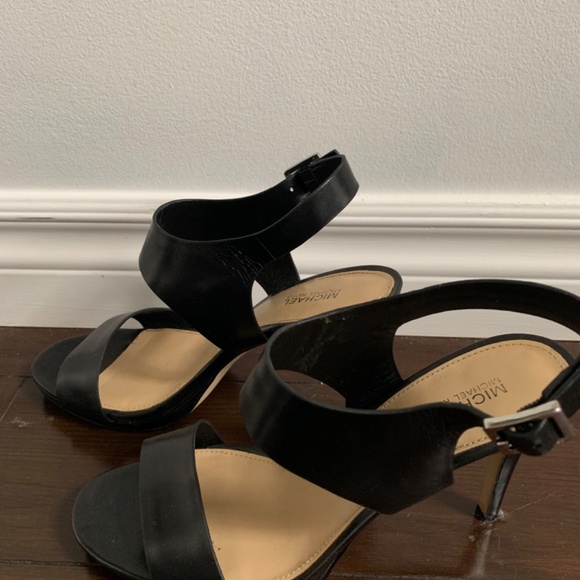 Michael Kors Platform Sandal - Picture 2 of 5